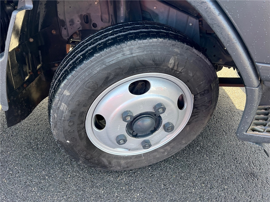 Dostavno vozilo s kesonom Mitsubishi: slika 16