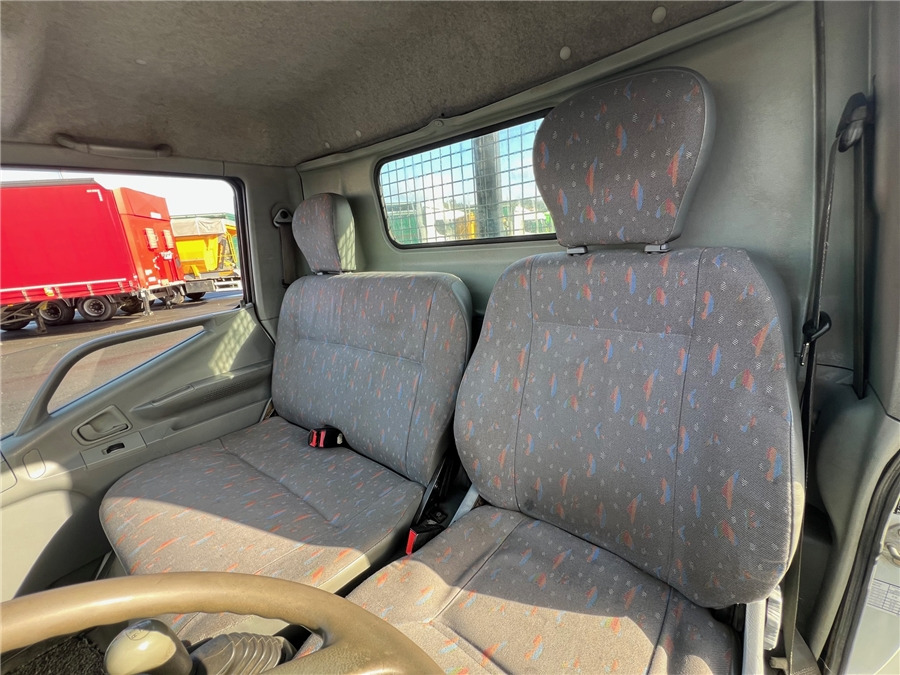 Dostavno vozilo s kesonom Mitsubishi: slika 12