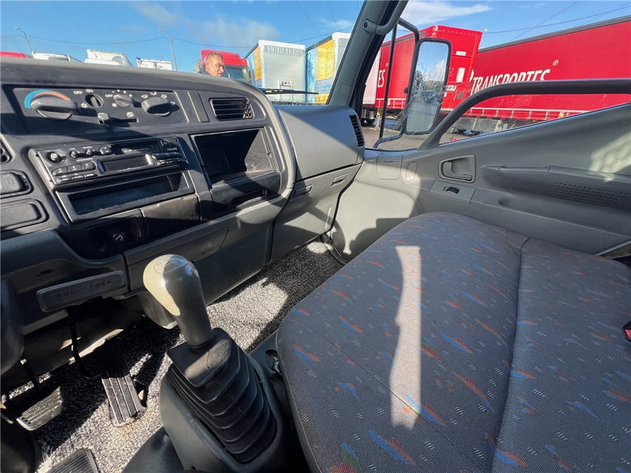 Dostavno vozilo s kesonom Mitsubishi: slika 13