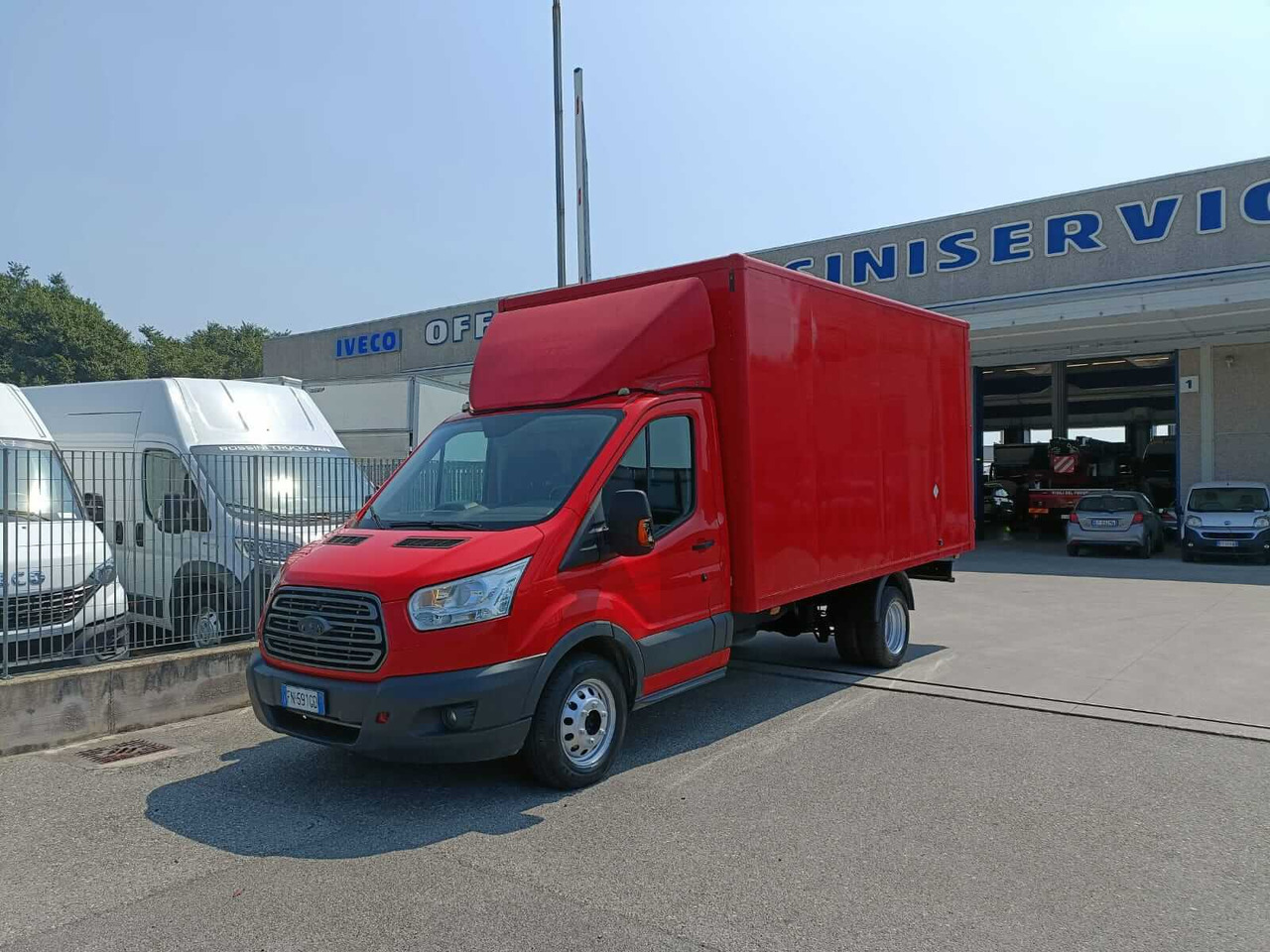 FORD TRANSIT FURGONATO BOX - Dostavno vozilo z zabojnikom: slika 3 FORD TRANSIT FURGONATO BOX - Dostavno vozilo z zabojnikom: slika 3