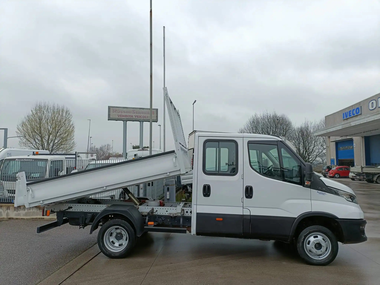 IVECO DAILY 35C14 DOPPIA CABINA RIBALTABILE 2.3 - Dostavno vozilo prekucnik: slika 3 IVECO DAILY 35C14 DOPPIA CABINA RIBALTABILE 2.3 - Dostavno vozilo prekucnik: slika 3