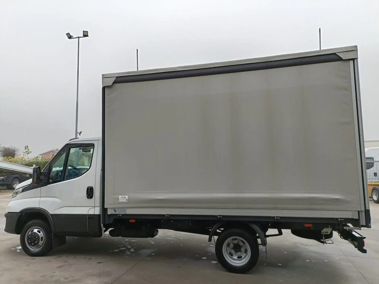 IVECO DAILY 35C16 3000 cc KM 0 - Dostavno vozilo s ponjavo: slika 3 IVECO DAILY 35C16 3000 cc KM 0 - Dostavno vozilo s ponjavo: slika 3