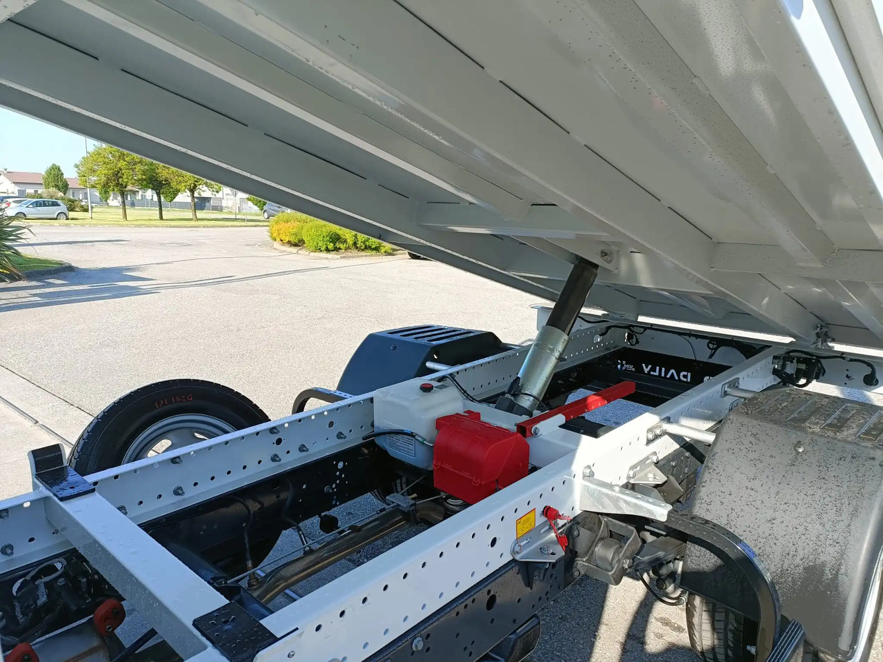 IVECO DAILY 35C16 NUOVO 3.0 cc MOD: 2025 RIBALTABILE - Dostavno vozilo prekucnik: slika 4 IVECO DAILY 35C16 NUOVO 3.0 cc MOD: 2025 RIBALTABILE - Dostavno vozilo prekucnik: slika 4