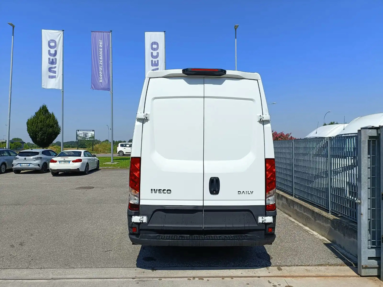 IVECO DAILY 35S14 L2H2 CNG METANO KM 0 - Furgon: slika 3 IVECO DAILY 35S14 L2H2 CNG METANO KM 0 - Furgon: slika 3
