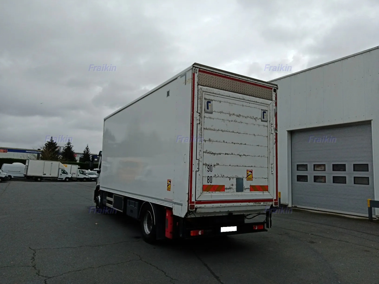 IVECO EUROCARGO 180EL32P EURO 6 - Tovornjak zabojnik: slika 2 IVECO EUROCARGO 180EL32P EURO 6 - Tovornjak zabojnik: slika 2