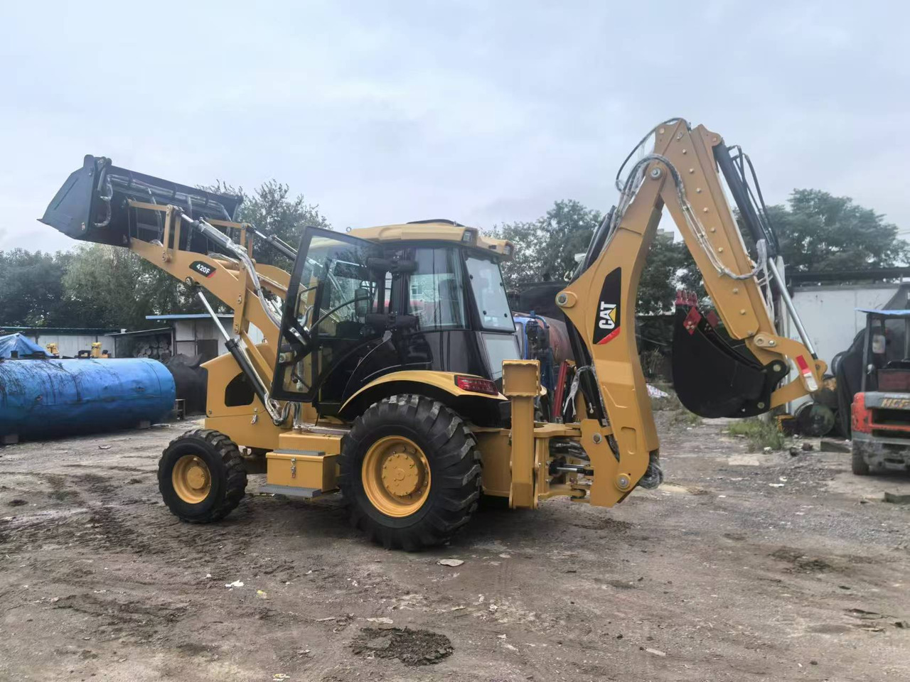 Caterpillar 420F - Bager nakladalec: slika 2 Caterpillar 420F - Bager nakladalec: slika 2