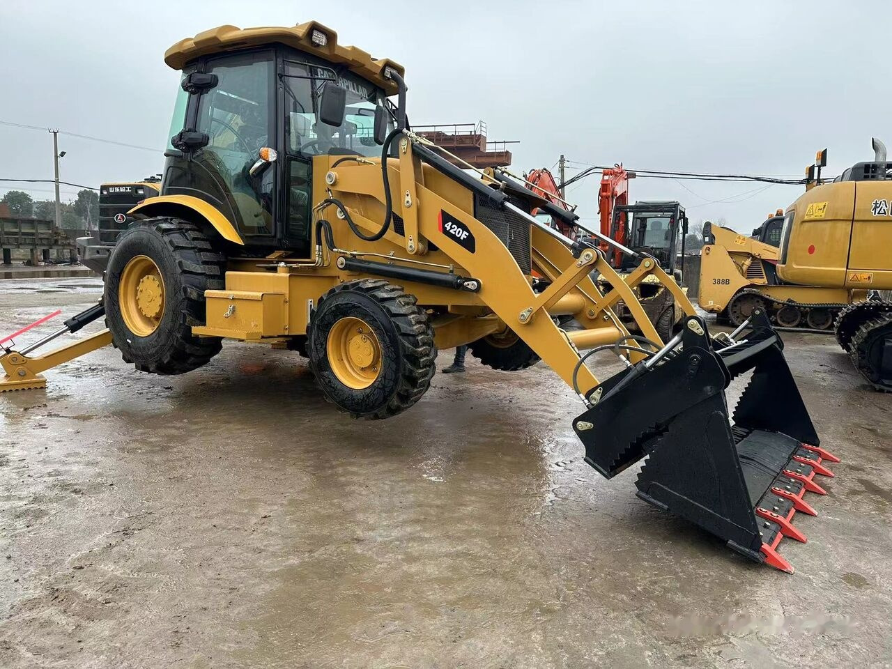 Caterpillar 420F - Bager nakladalec: slika 1 Caterpillar 420F - Bager nakladalec: slika 1
