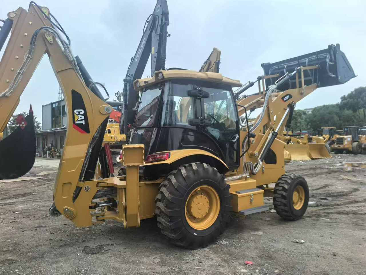 Caterpillar 420F - Bager nakladalec: slika 1 Caterpillar 420F - Bager nakladalec: slika 1