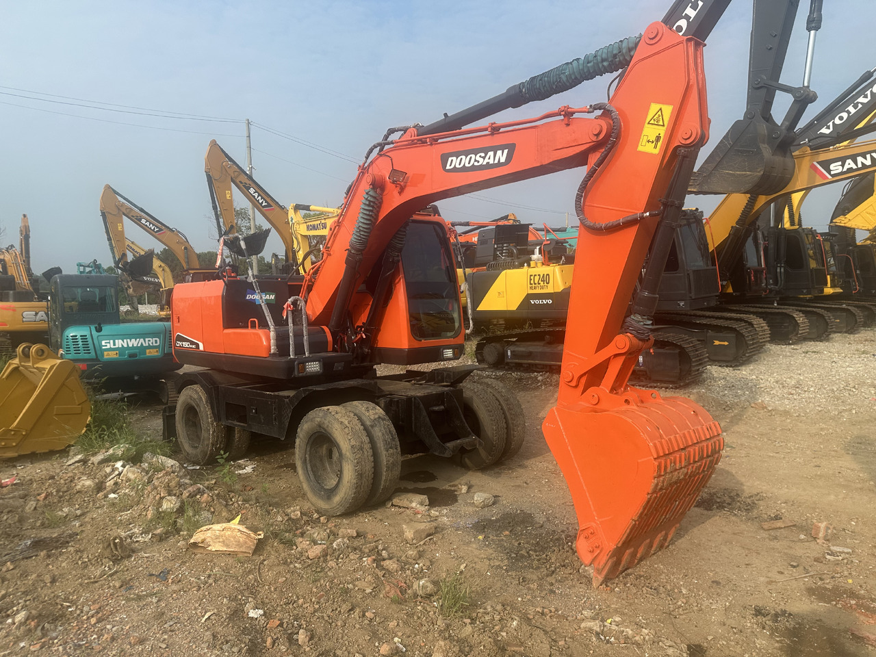 Doosan DX150W-9C - Bager na kolesih: slika 2 Doosan DX150W-9C - Bager na kolesih: slika 2