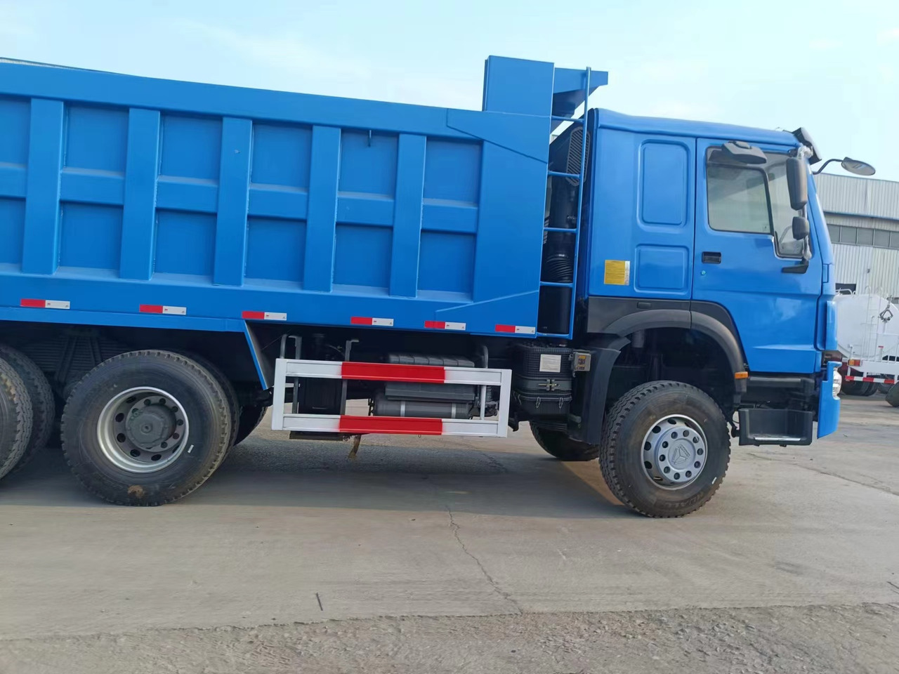 HOWO 371 6X4 - Tovornjak prekucnik: slika 1 HOWO 371 6X4 - Tovornjak prekucnik: slika 1