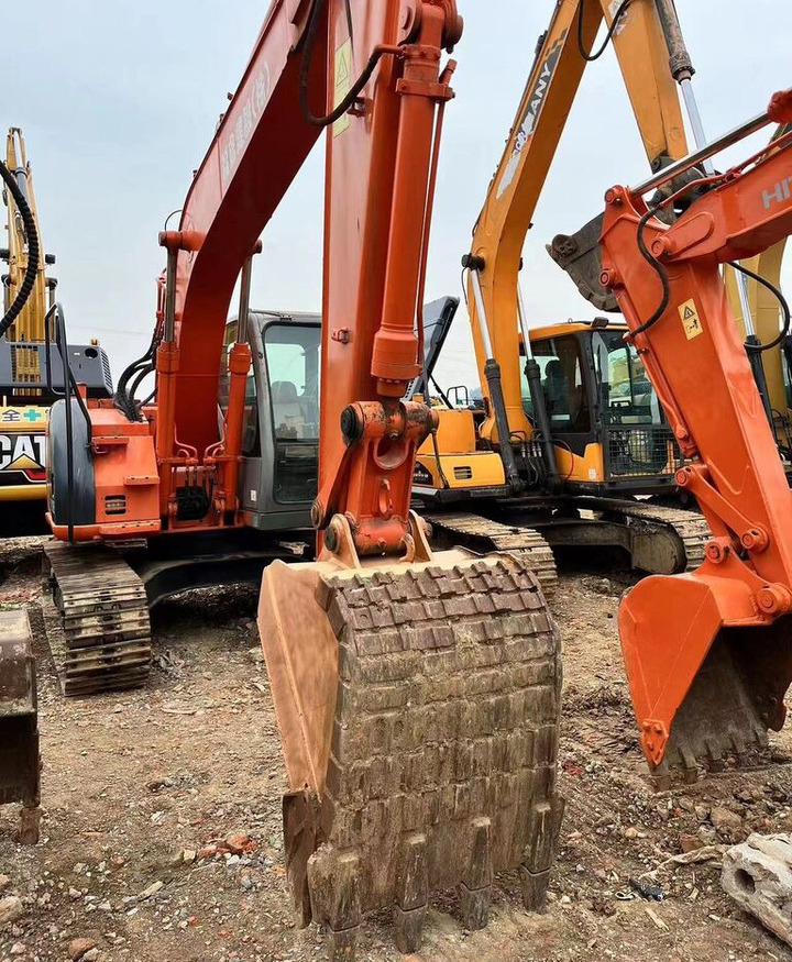 Hitachi ZX135 - Bager goseničar: slika 1 Hitachi ZX135 - Bager goseničar: slika 1