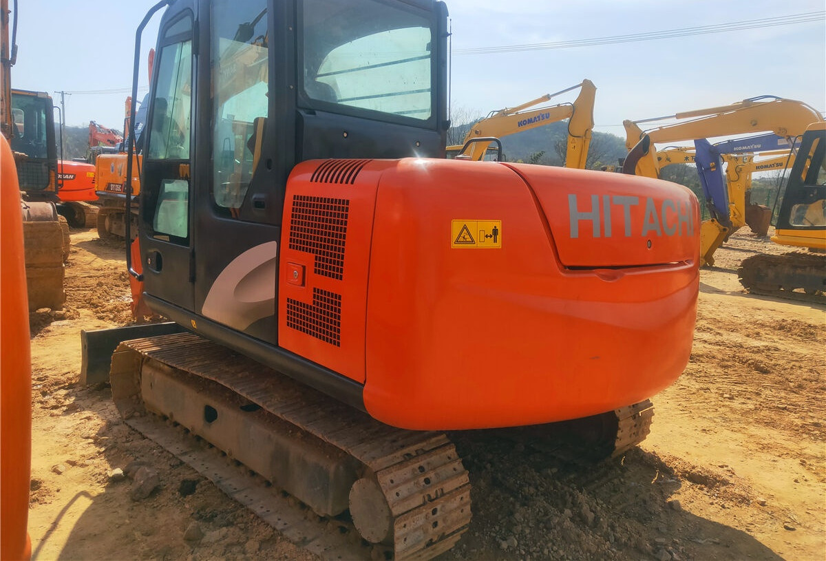 Hitachi ZX60 - Mini bager: slika 1 Hitachi ZX60 - Mini bager: slika 1