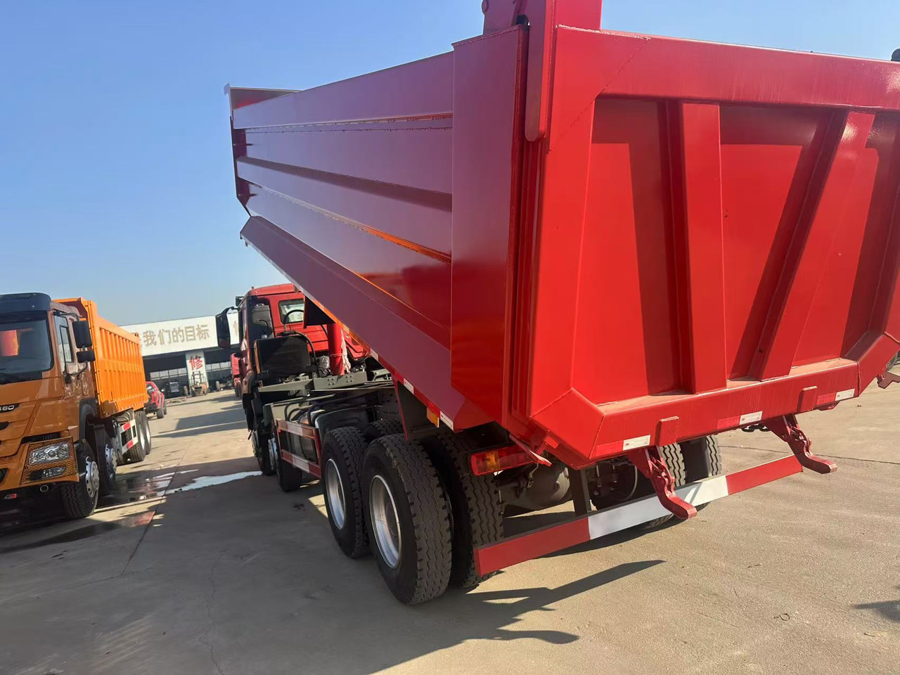 Howo HAOHAN DUMP TRUCK 8X4 - Tovornjak prekucnik: slika 4 Howo HAOHAN DUMP TRUCK 8X4 - Tovornjak prekucnik: slika 4