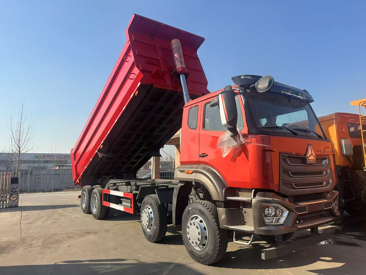 Howo HAOHAN DUMP TRUCK 8X4 - Tovornjak prekucnik: slika 2 Howo HAOHAN DUMP TRUCK 8X4 - Tovornjak prekucnik: slika 2