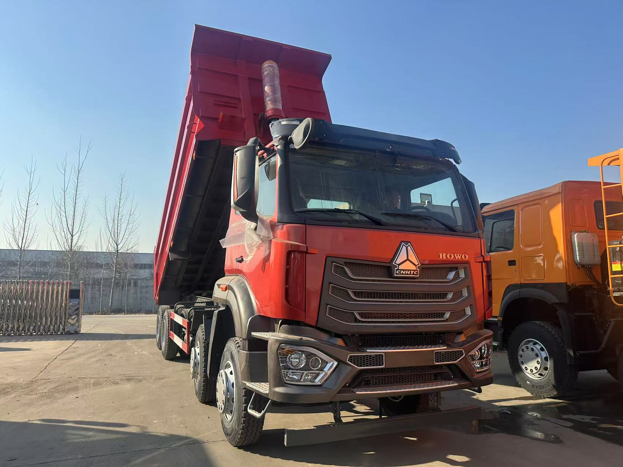 Howo HAOHAN DUMP TRUCK 8X4 - Tovornjak prekucnik: slika 1 Howo HAOHAN DUMP TRUCK 8X4 - Tovornjak prekucnik: slika 1
