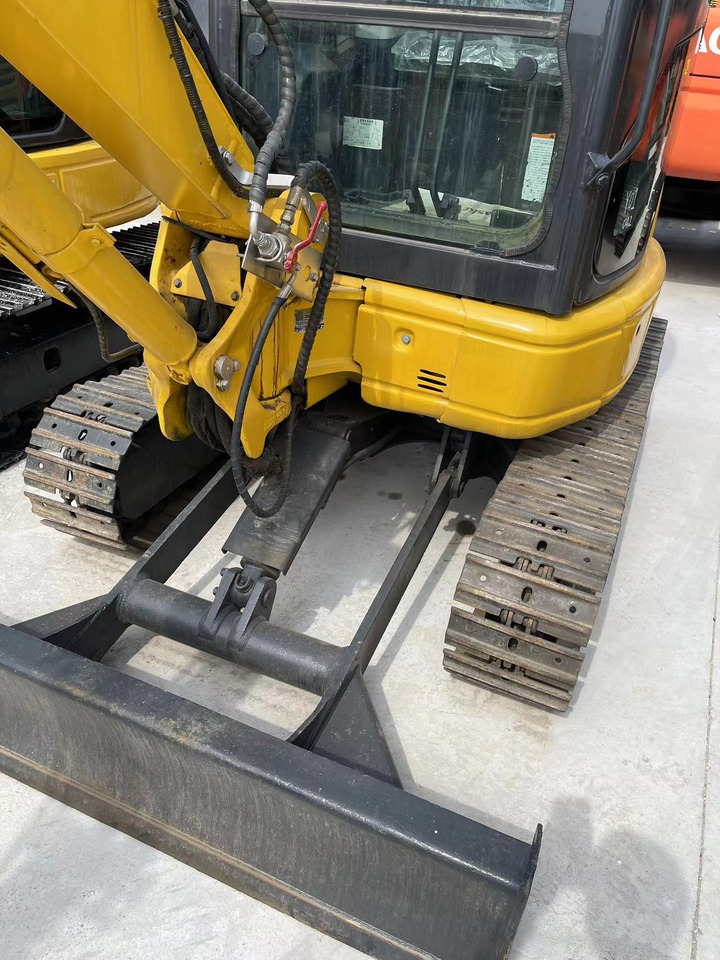 KOMATSU PC30MR-3 - Mini bager: slika 1 KOMATSU PC30MR-3 - Mini bager: slika 1