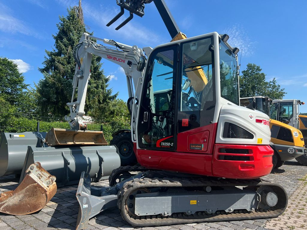 Takeuchi TB 250-2 u. 260 - Mini bager: slika 1 Takeuchi TB 250-2 u. 260 - Mini bager: slika 1