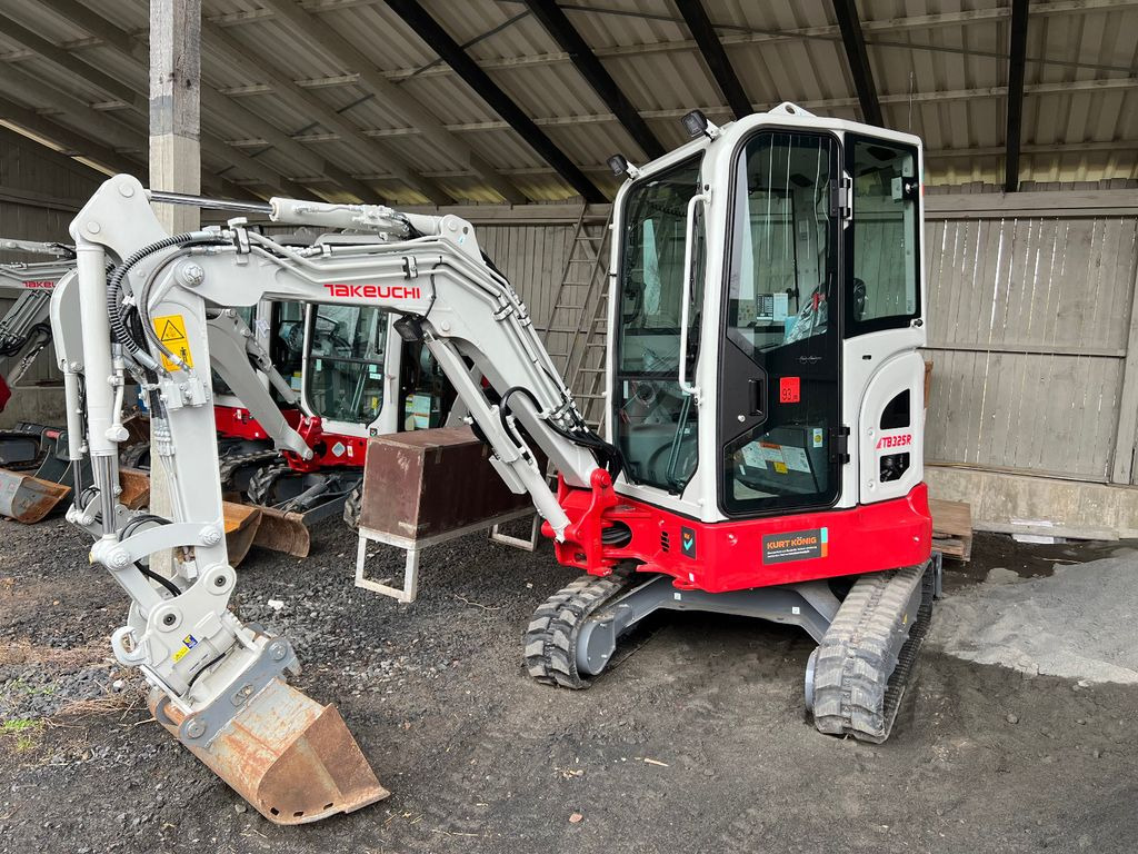 Takeuchi TB 325 RA - Powertilt V3 - Mini bager: slika 1 Takeuchi TB 325 RA - Powertilt V3 - Mini bager: slika 1