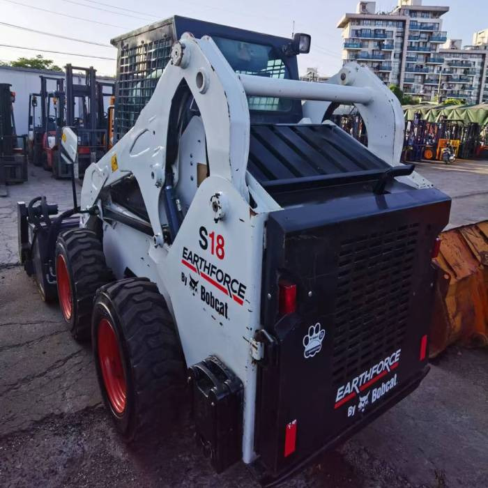 BOBCAT S18 - Mini nakladalec: slika 2 BOBCAT S18 - Mini nakladalec: slika 2