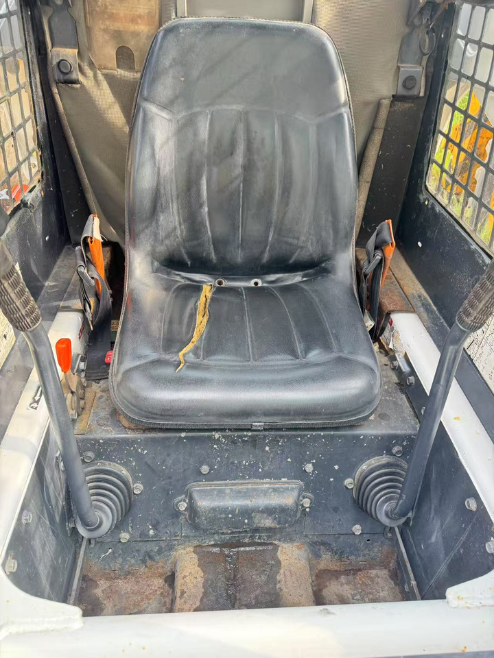 BOBCAT S300 - Bager nakladalec: slika 5 BOBCAT S300 - Bager nakladalec: slika 5