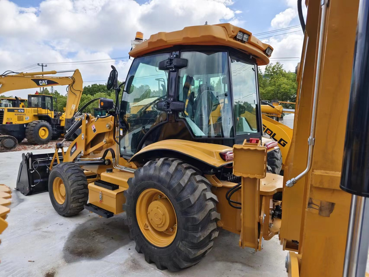 Bager nakladalec CATERPILLAR 420F: slika 1