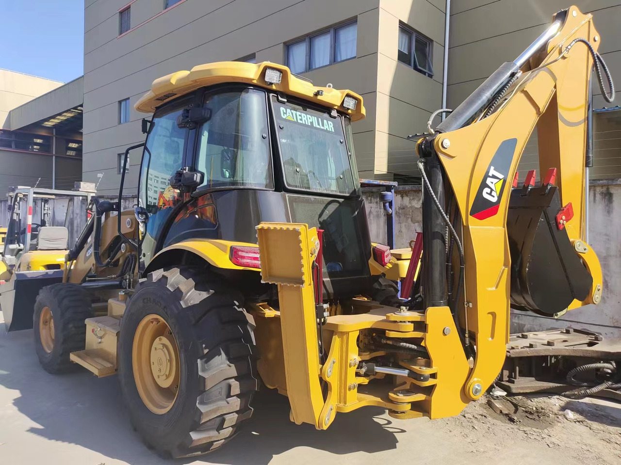 CATERPILLAR 420F - Bager nakladalec: slika 5 CATERPILLAR 420F - Bager nakladalec: slika 5