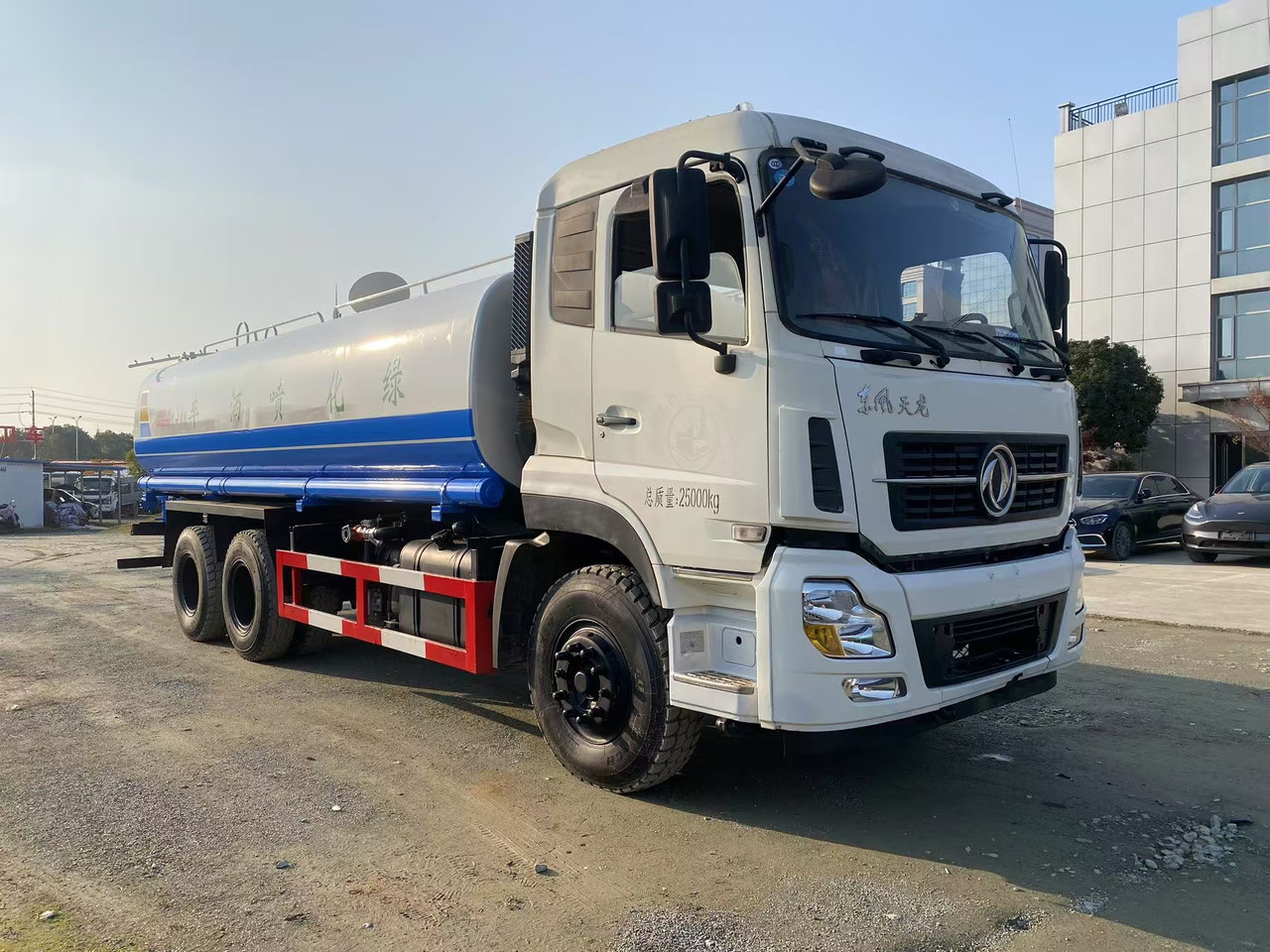 DONGFENG 20000L water truck Sprinkler - Tovornjak cisterna: slika 4 DONGFENG 20000L water truck Sprinkler - Tovornjak cisterna: slika 4