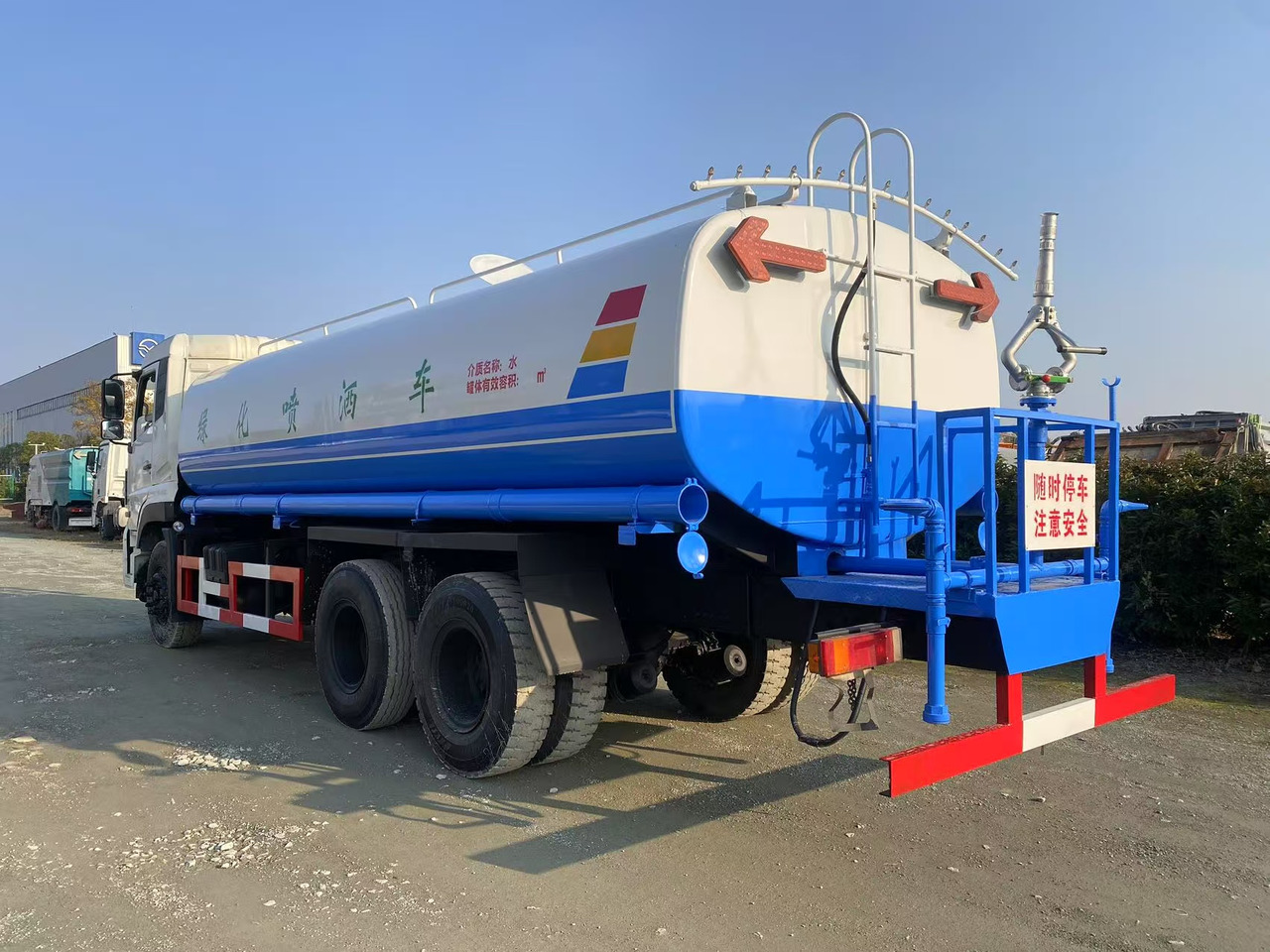 DONGFENG 20000L water truck Sprinkler - Tovornjak cisterna: slika 3 DONGFENG 20000L water truck Sprinkler - Tovornjak cisterna: slika 3