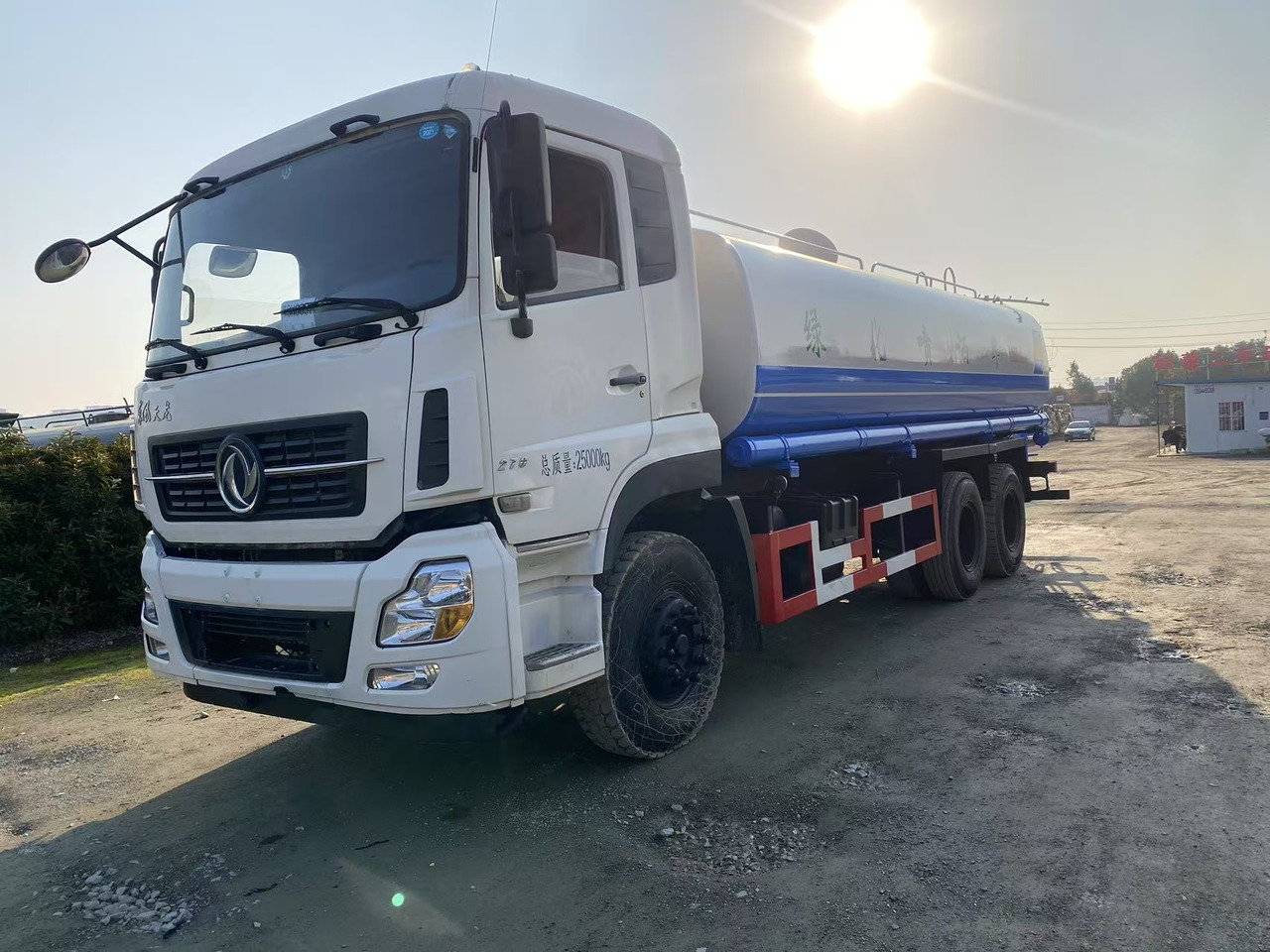 DONGFENG 20000L water truck Sprinkler - Tovornjak cisterna: slika 1 DONGFENG 20000L water truck Sprinkler - Tovornjak cisterna: slika 1