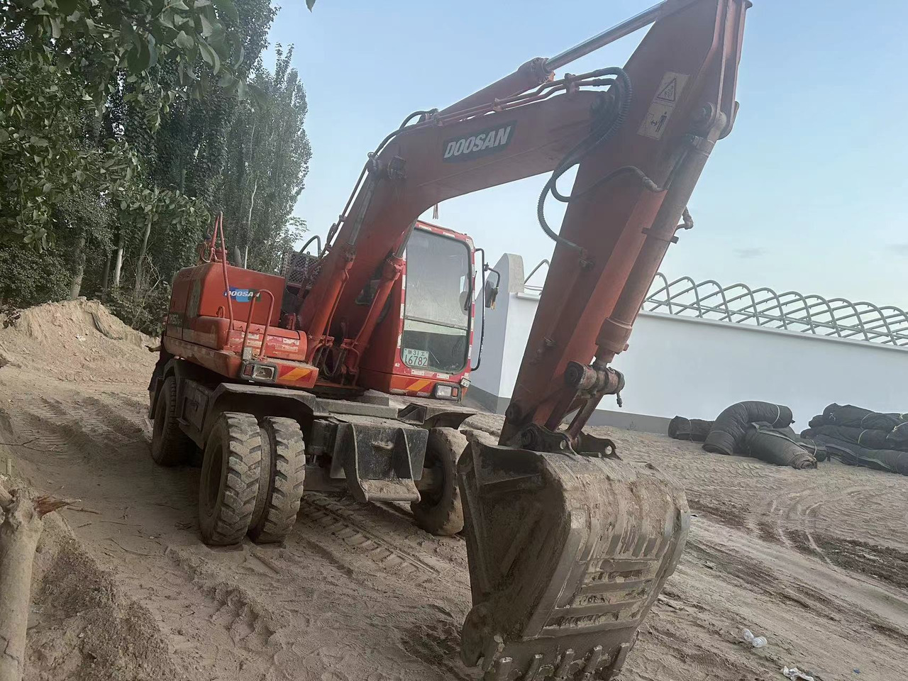 DOOSAN DH150W-7 - Bager na kolesih: slika 4 DOOSAN DH150W-7 - Bager na kolesih: slika 4