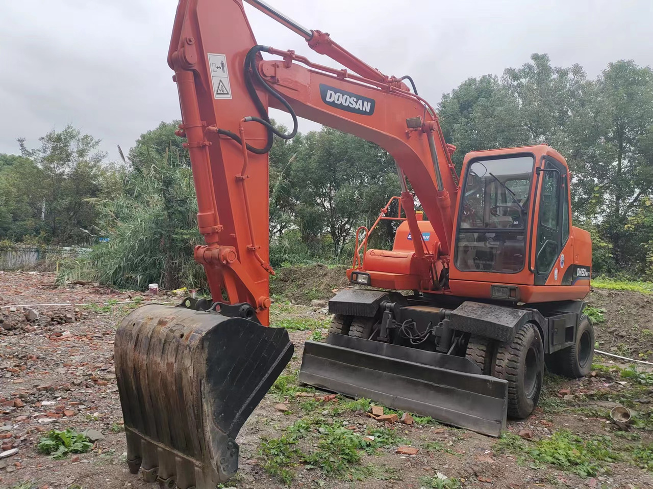 DOOSAN DH150W-7 - Bager na kolesih: slika 2 DOOSAN DH150W-7 - Bager na kolesih: slika 2