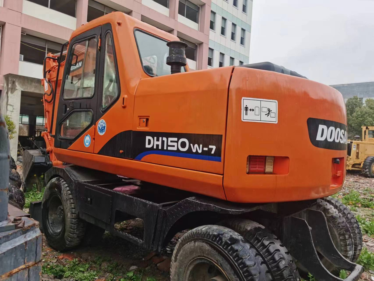 DOOSAN DH150W-7 - Bager na kolesih: slika 2 DOOSAN DH150W-7 - Bager na kolesih: slika 2