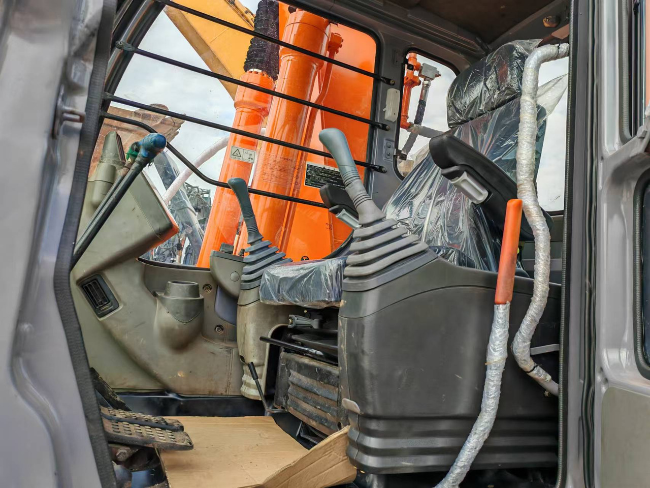 HITACHI ZX200 - Bager goseničar: slika 4 HITACHI ZX200 - Bager goseničar: slika 4