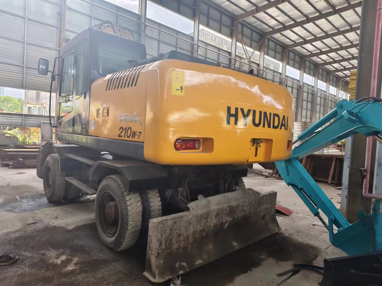 HYUNDAI 210W-7 - Bager na kolesih: slika 4 HYUNDAI 210W-7 - Bager na kolesih: slika 4