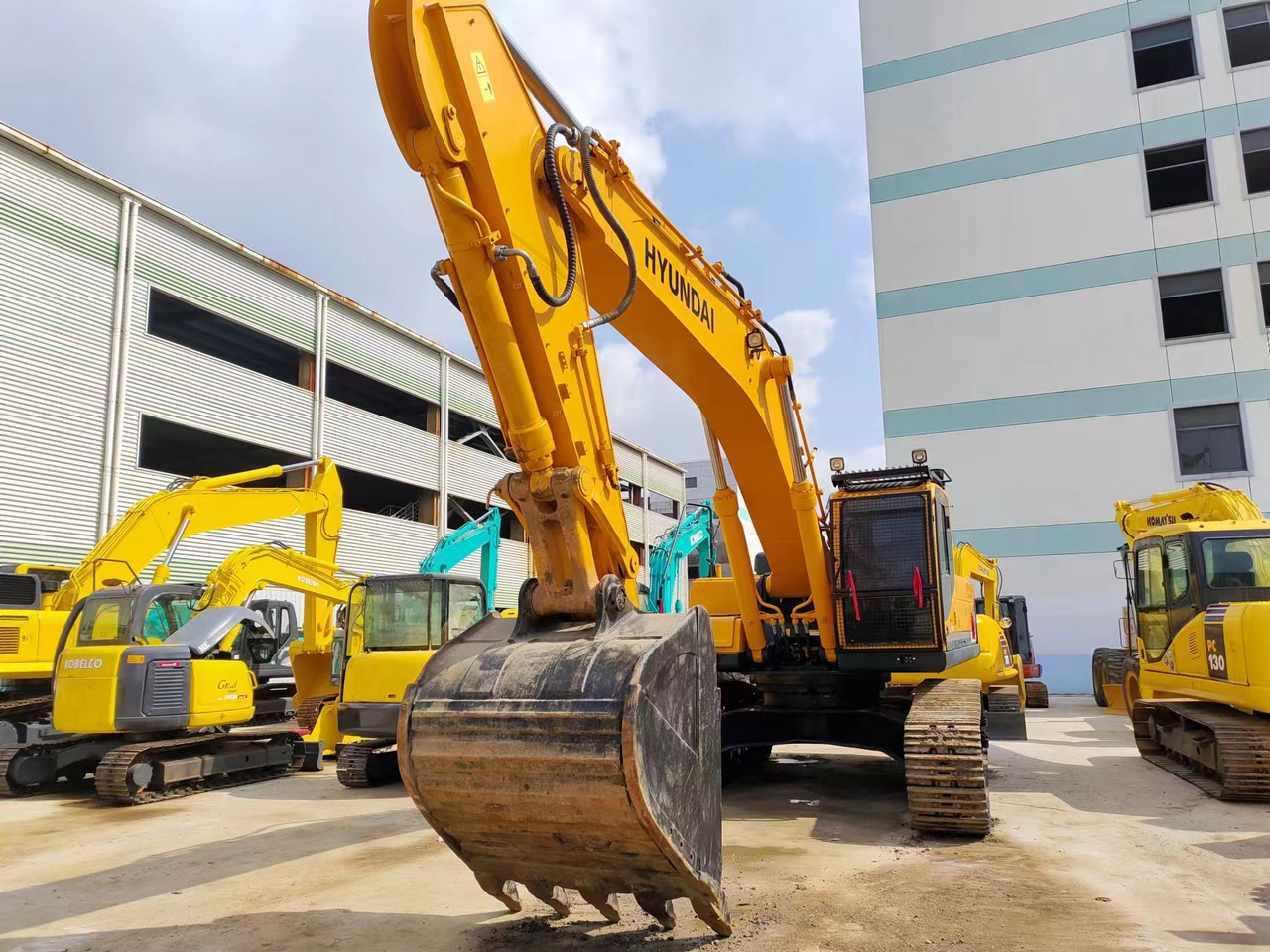 HYUNDAI R385LC-9T R305 R220 - Bager goseničar: slika 2 HYUNDAI R385LC-9T R305 R220 - Bager goseničar: slika 2