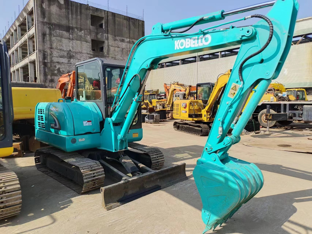 KOBELCO SK60-8 - Mini bager: slika 1 KOBELCO SK60-8 - Mini bager: slika 1