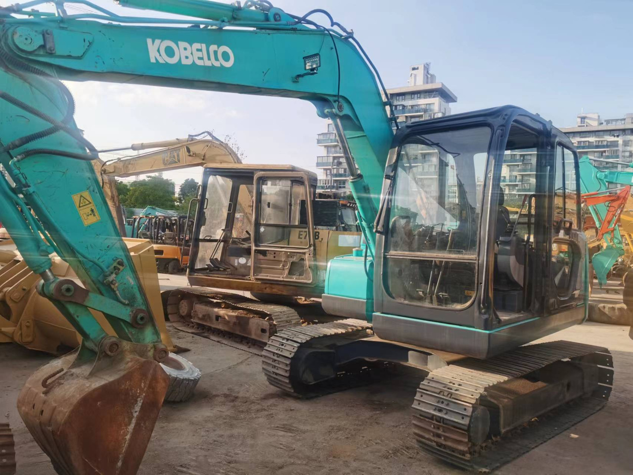 KOBELCO SK75 - Mini bager: slika 1 KOBELCO SK75 - Mini bager: slika 1