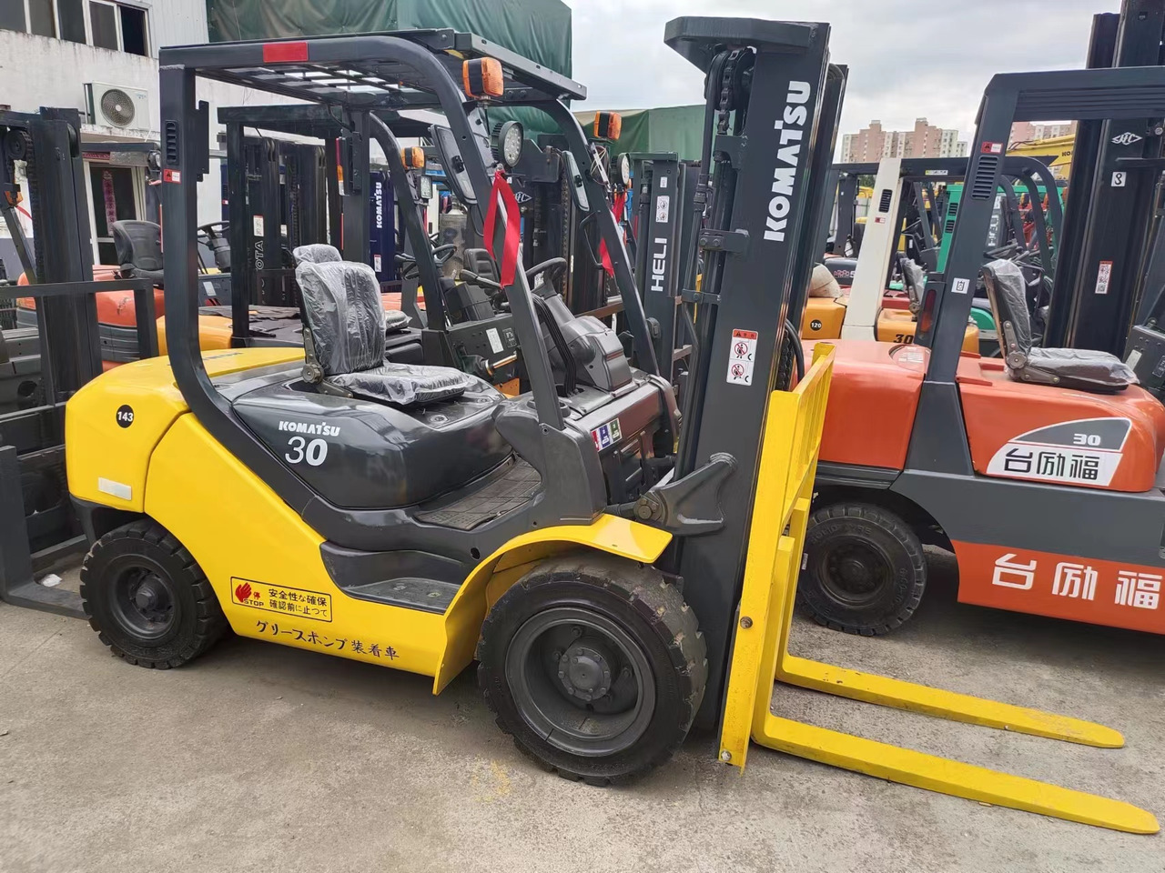 KOMATSU FD30 FD50 FD70 Japanese diesel forklift - Diesel viličar: slika 1 KOMATSU FD30 FD50 FD70 Japanese diesel forklift - Diesel viličar: slika 1