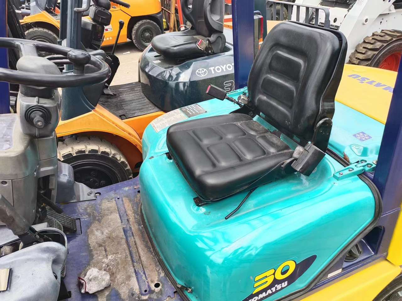 KOMATSU FD30 - Diesel viličar: slika 5 KOMATSU FD30 - Diesel viličar: slika 5