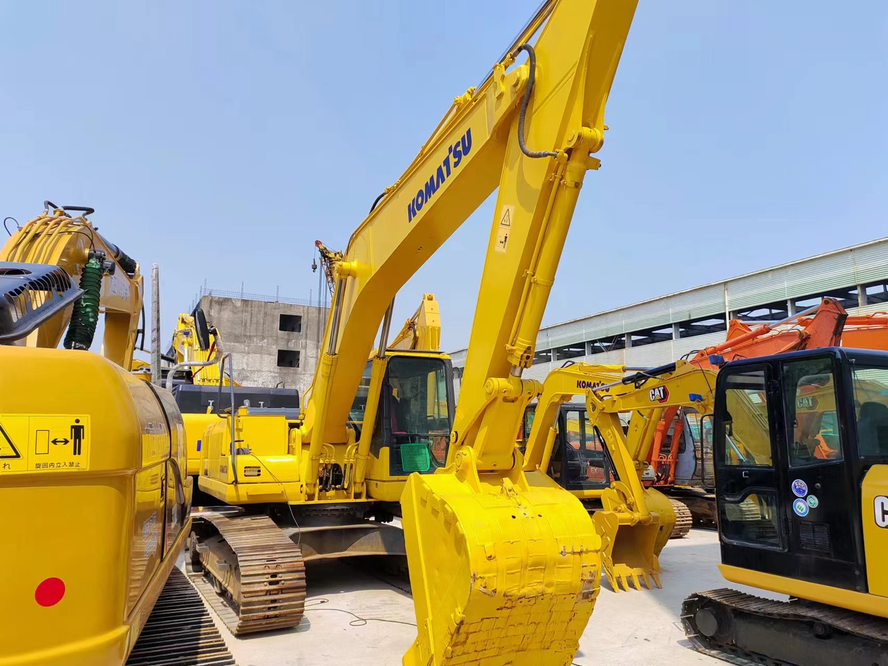 KOMATSU PC200-7 - Bager goseničar: slika 1 KOMATSU PC200-7 - Bager goseničar: slika 1