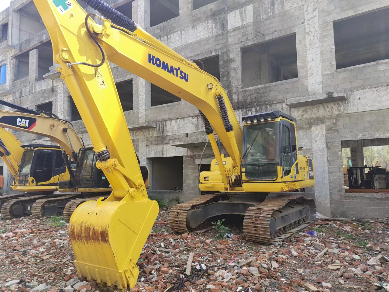 KOMATSU PC200-8 PC200-7 PC220-7 - Bager goseničar: slika 2 KOMATSU PC200-8 PC200-7 PC220-7 - Bager goseničar: slika 2
