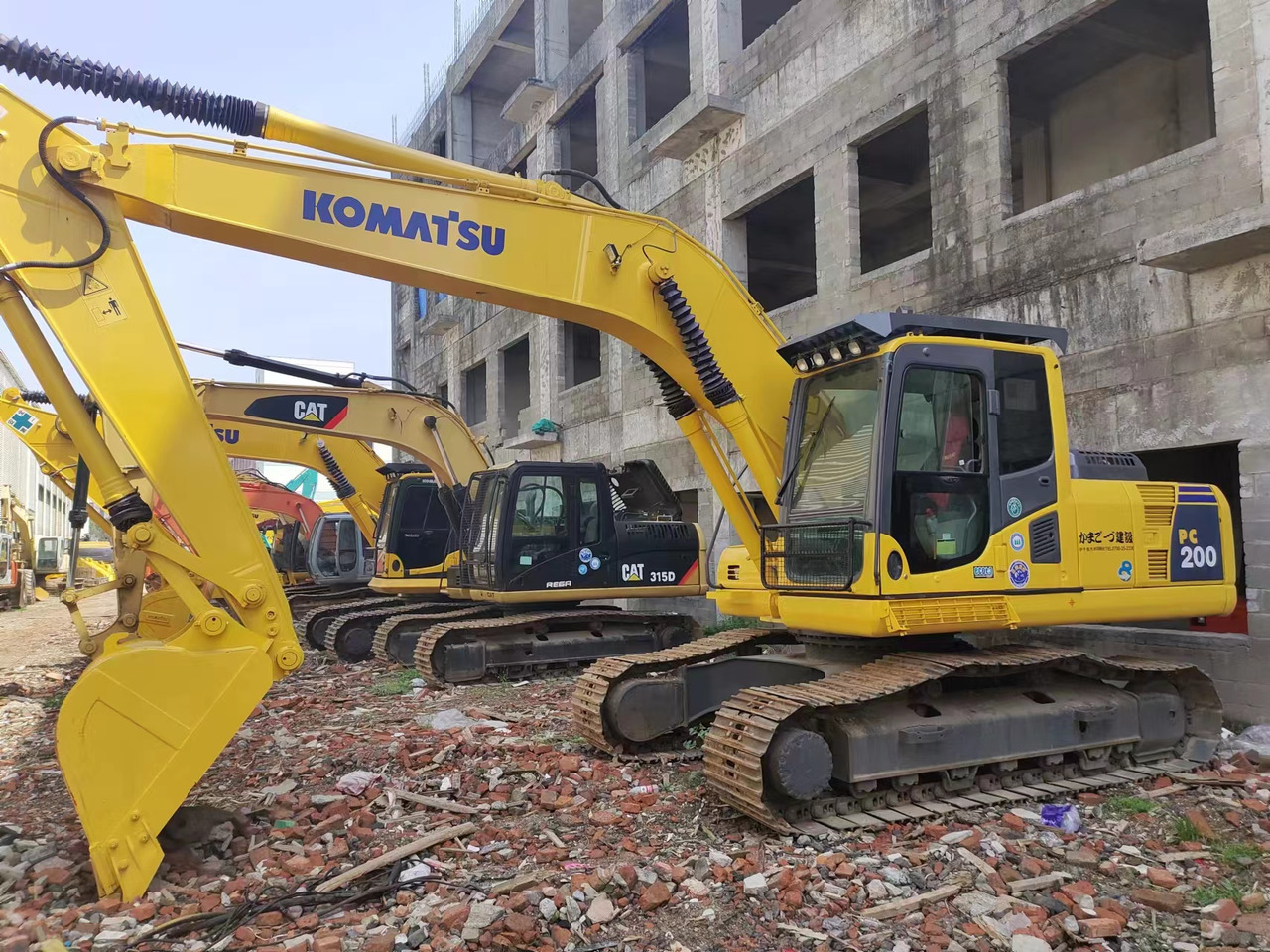 KOMATSU PC200-8 PC200-7 PC220-7 - Bager goseničar: slika 1 KOMATSU PC200-8 PC200-7 PC220-7 - Bager goseničar: slika 1