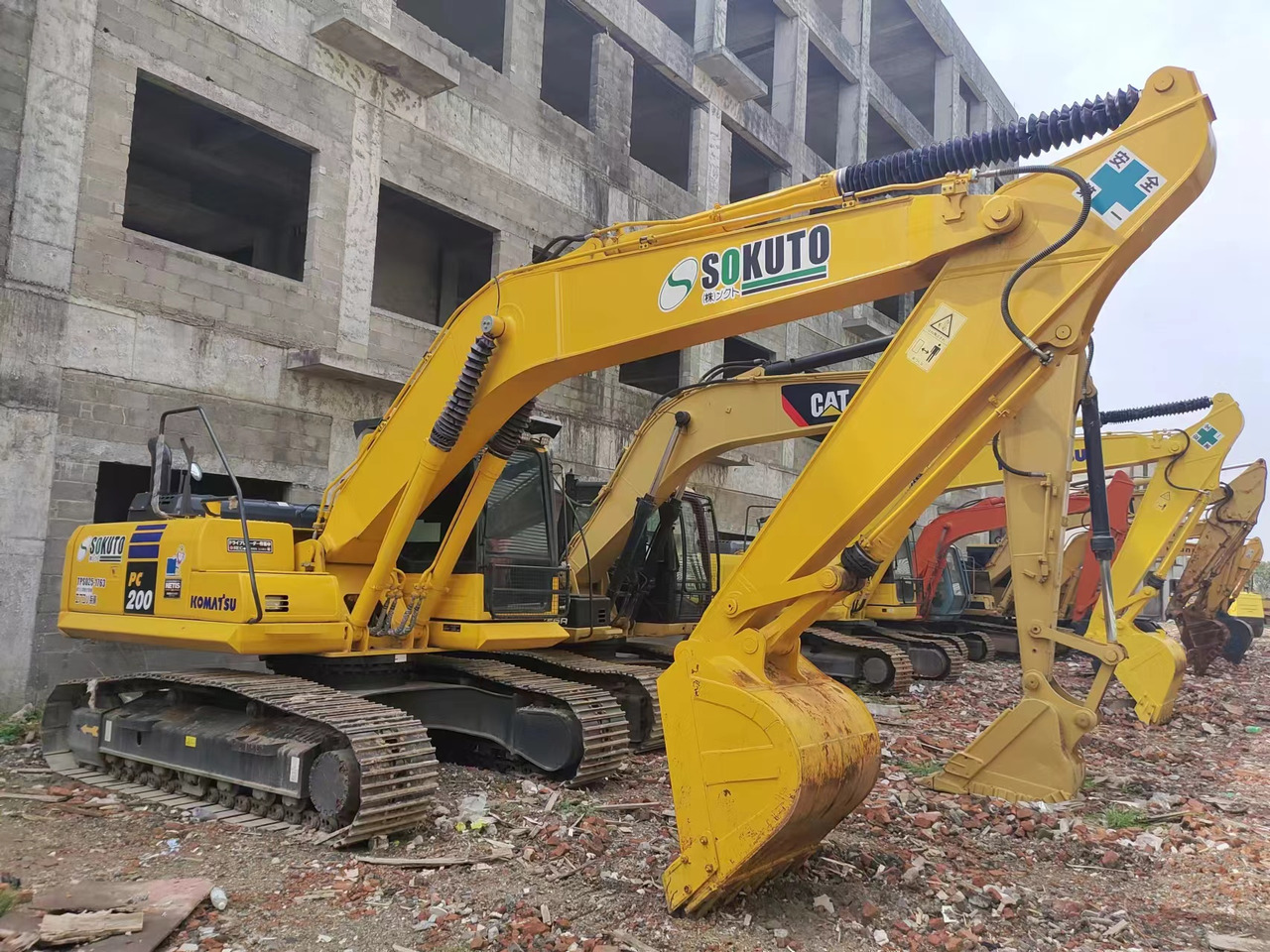 KOMATSU PC200-8N1 - Bager goseničar: slika 2 KOMATSU PC200-8N1 - Bager goseničar: slika 2