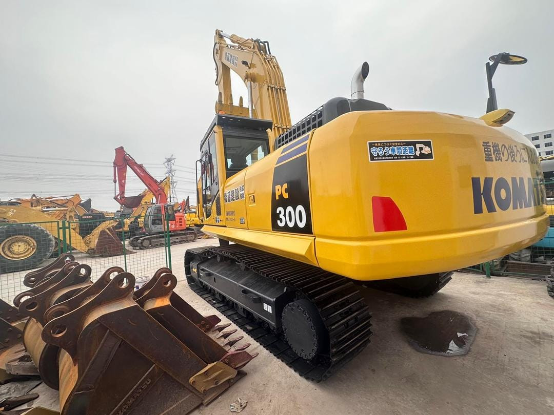KOMATSU PC300-8 - Bager goseničar: slika 1 KOMATSU PC300-8 - Bager goseničar: slika 1