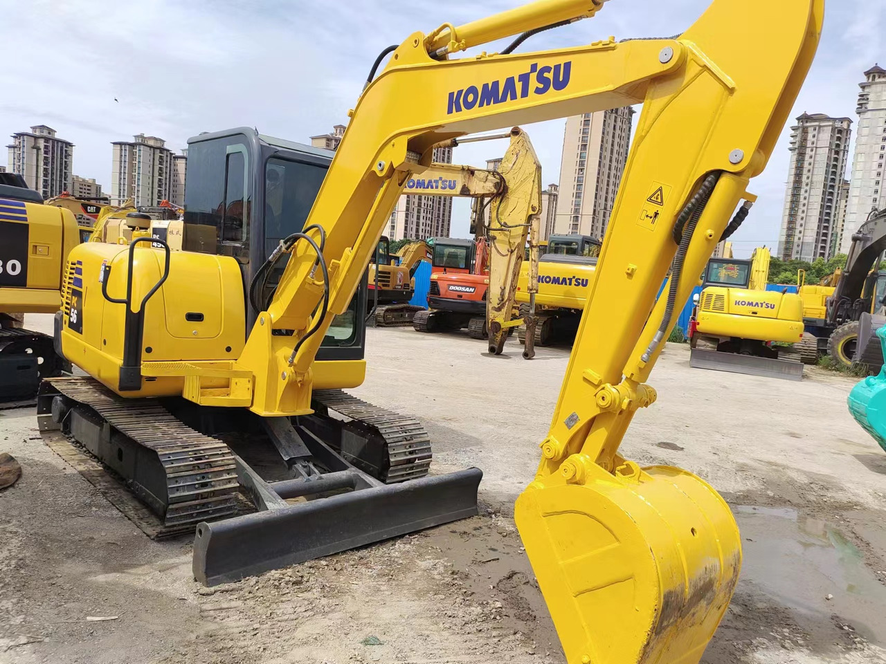 KOMATSU PC56 komatsu mini excavator PC55 PC60 - Mini bager: slika 1 KOMATSU PC56 komatsu mini excavator PC55 PC60 - Mini bager: slika 1