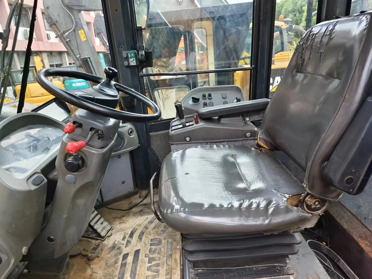 KOMATSU WA380-6 - Kolesni nakladalec: slika 4 KOMATSU WA380-6 - Kolesni nakladalec: slika 4