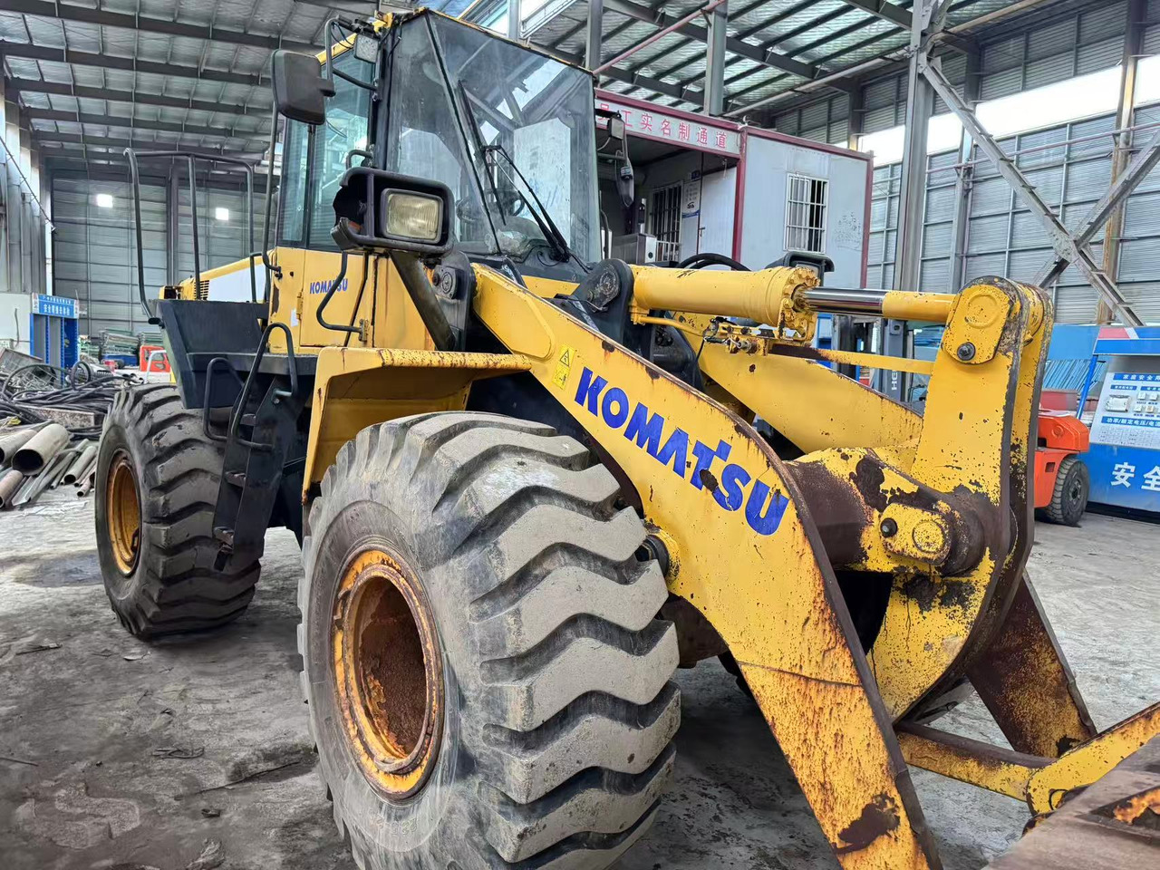 KOMATSU WA380Z-6 - Kolesni nakladalec: slika 4 KOMATSU WA380Z-6 - Kolesni nakladalec: slika 4