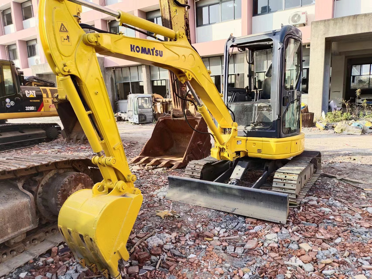 KOMATSU pc35 pc55 pc60 pc70 - Mini bager: slika 1 KOMATSU pc35 pc55 pc60 pc70 - Mini bager: slika 1