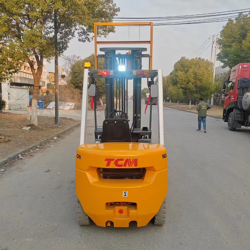 TCM FD30 diesel ISUZU engine forklift from Japan - Diesel viličar: slika 2 TCM FD30 diesel ISUZU engine forklift from Japan - Diesel viličar: slika 2