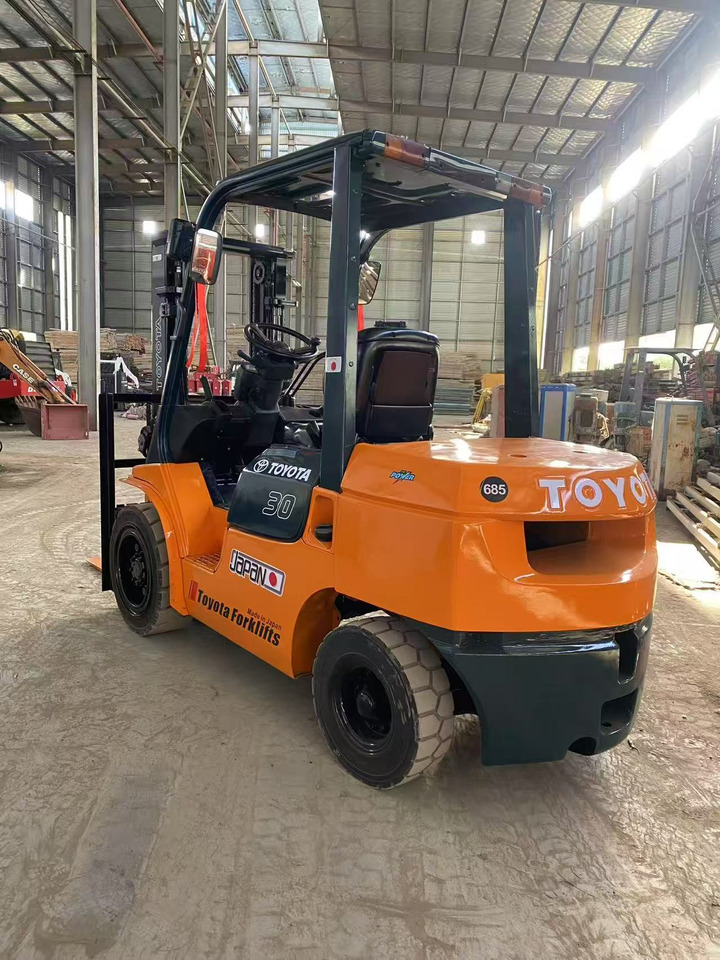 TOYOTA FD30 - Diesel viličar: slika 2 TOYOTA FD30 - Diesel viličar: slika 2